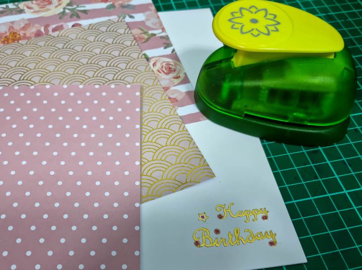 5 Card Making with Paper Punches DIY Projects